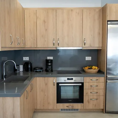 George's * 罗希姆诺